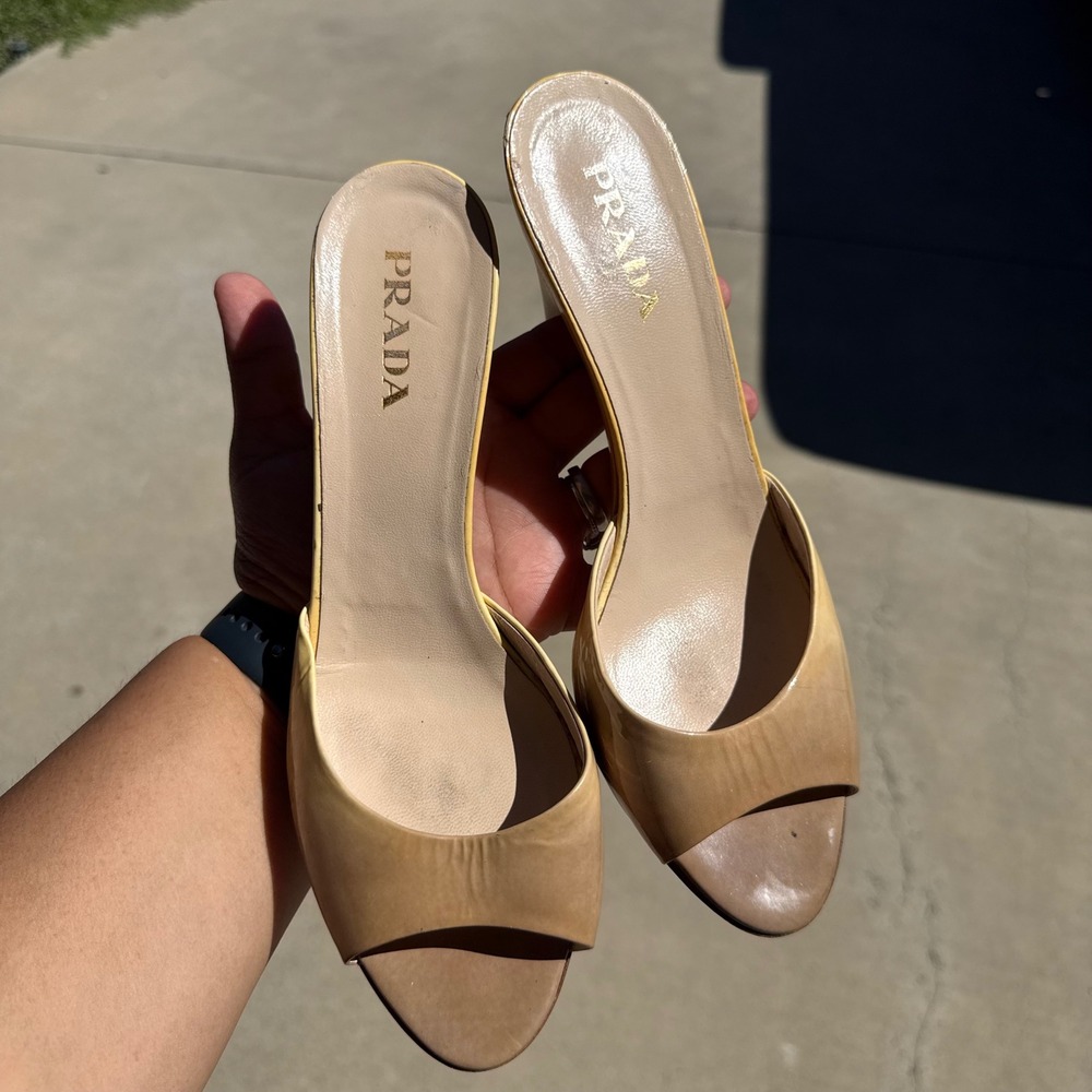 Vintage Prada Cremé Mule Patent Leather Size 38